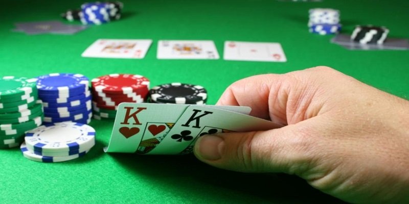 Tìm hiểu chi tiết về cách chơi bài Poker Việt Nam